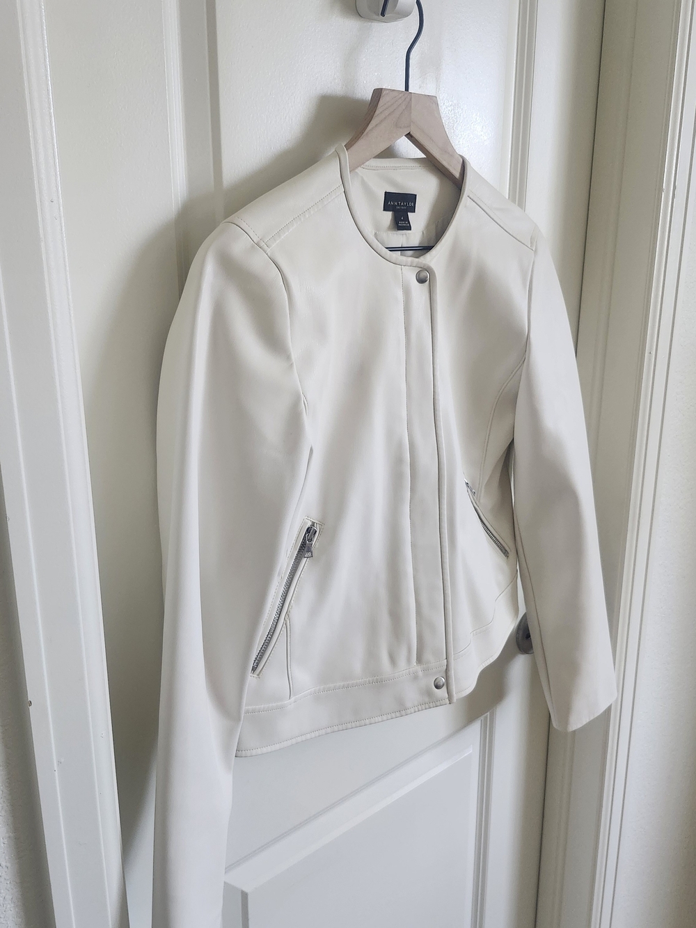 Ann Taylor Cream Collarless Leather Jacket with Silver Zips - Picture 5 of 9